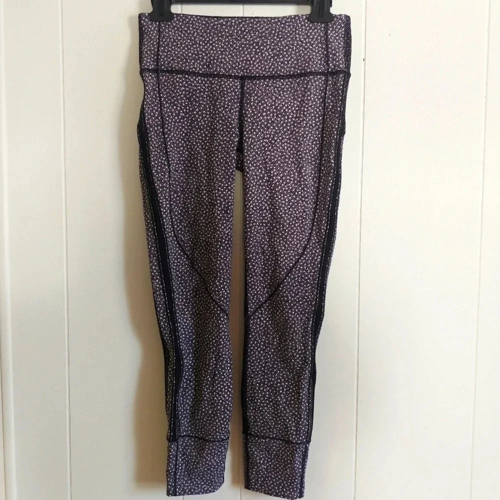 Lululemon Sz 6 Hit It 7/8 Tight Frozen Fizz White Black.